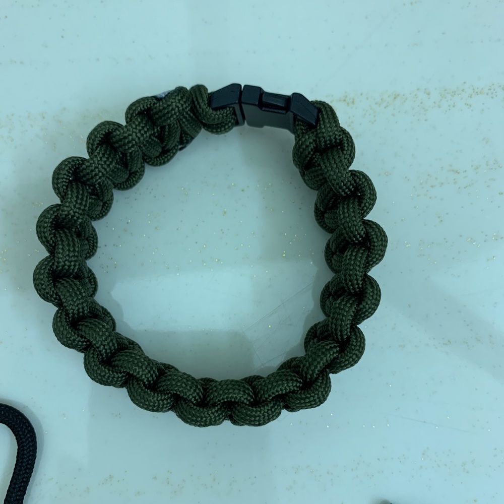 Hunter green paracord bracelet